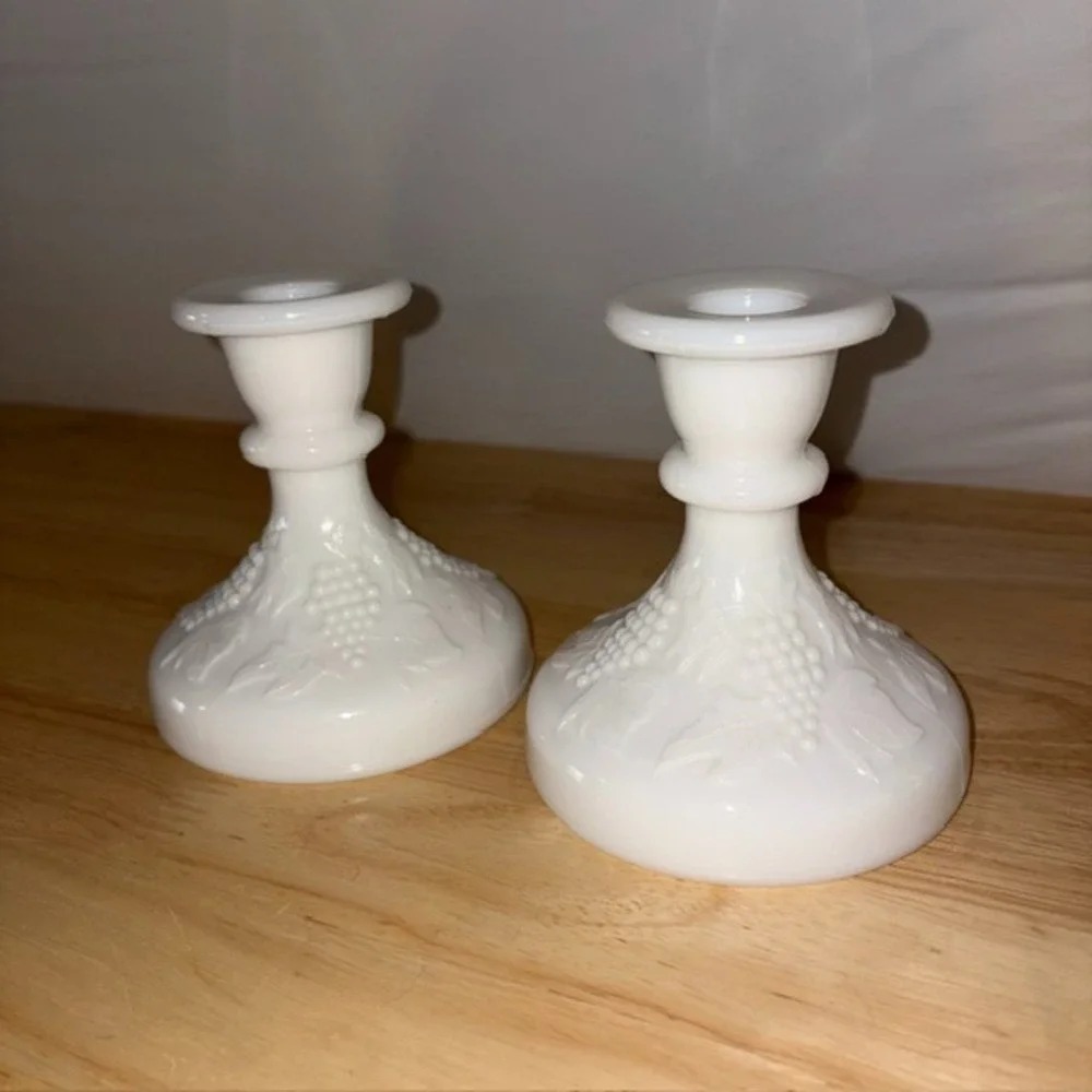 L.E. Smith Vintage Milk Glass Candlestick Holders Grapevine Harvest White Pair
